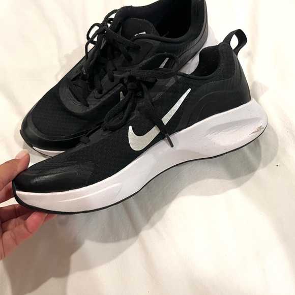 Nike Womens Size 9 Sneakers, Black & White: Light Wear - Picture 3 of 5